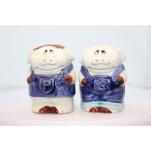 Salt & Pepper Shakers - UCCG Pigs in Jeans Overalls w/ Napkin Holder made in Tai - Picture 5 of 8
